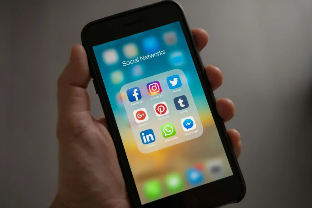 A visual guide illustrating effective social media marketing strategies to enhance business growth and engagement